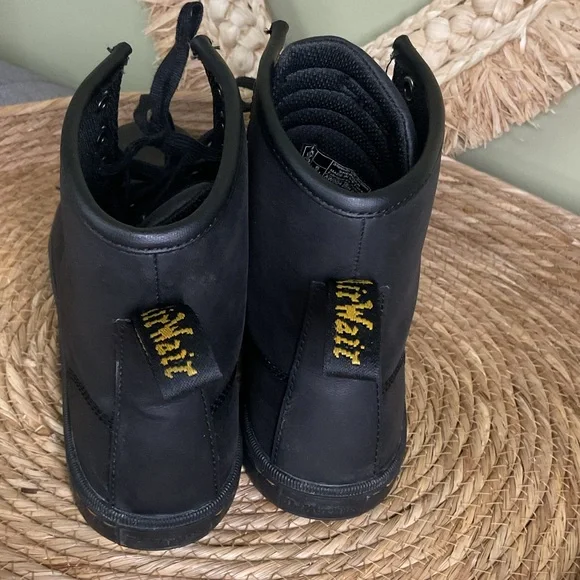 Womens Dr. Martens Sheridan 8-Eye Boot - matte Black Size 6 - Picture 11 of 12